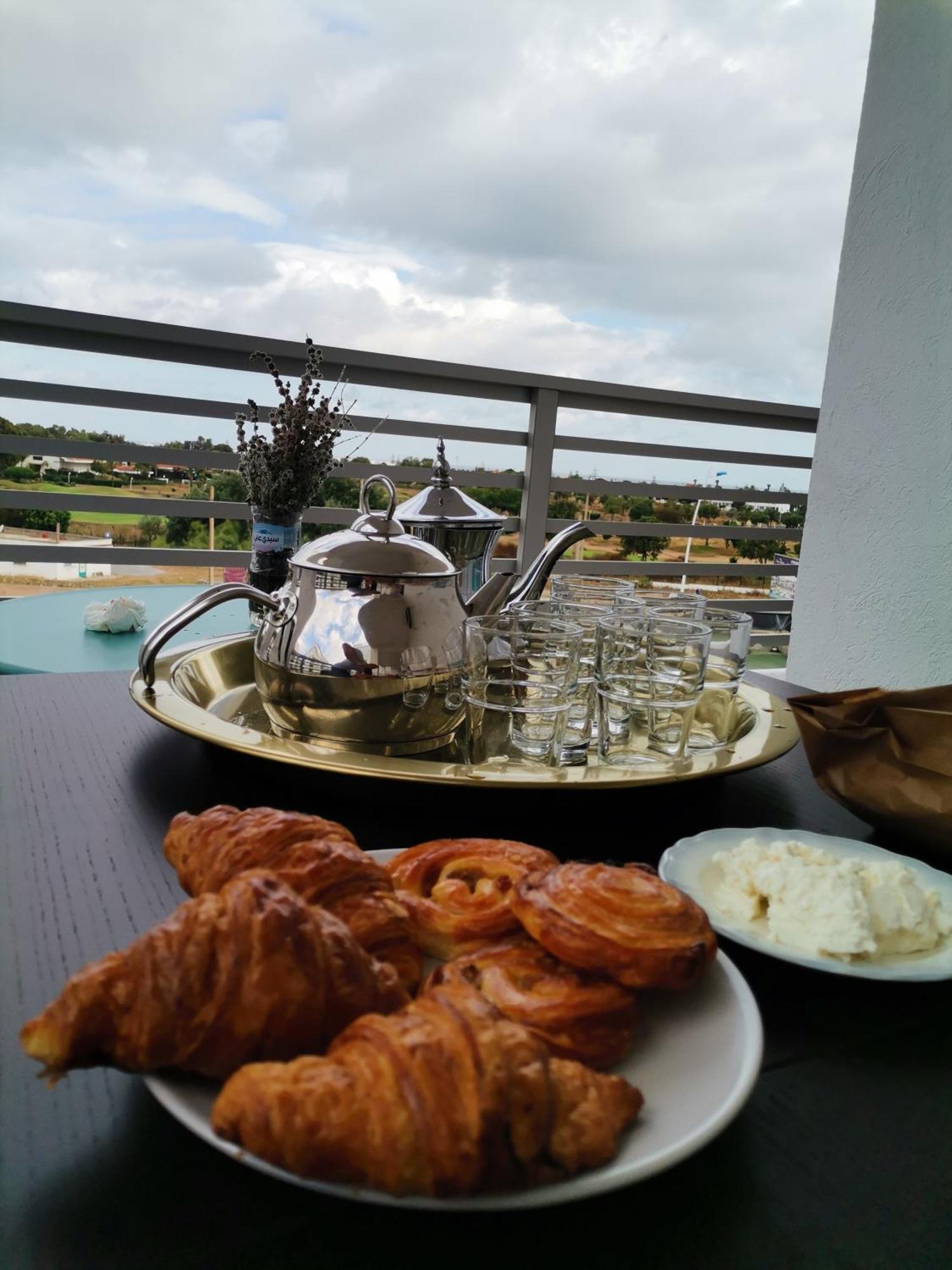 Grand Appartement Vue Golf A 2 Min De La Plage Bouznika Ngoại thất bức ảnh